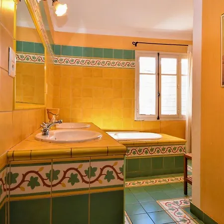 بيت للعطل Mas Des Magnarelles / Uzes / Cevennes *